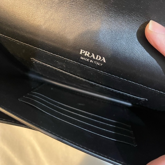 Authentic Prada leather envelope crossbody bag - Picture 12 of 16
